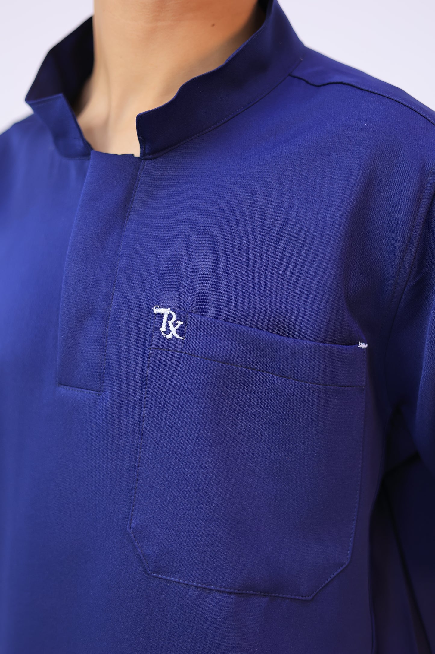 Boxy fit Half-collar scrub