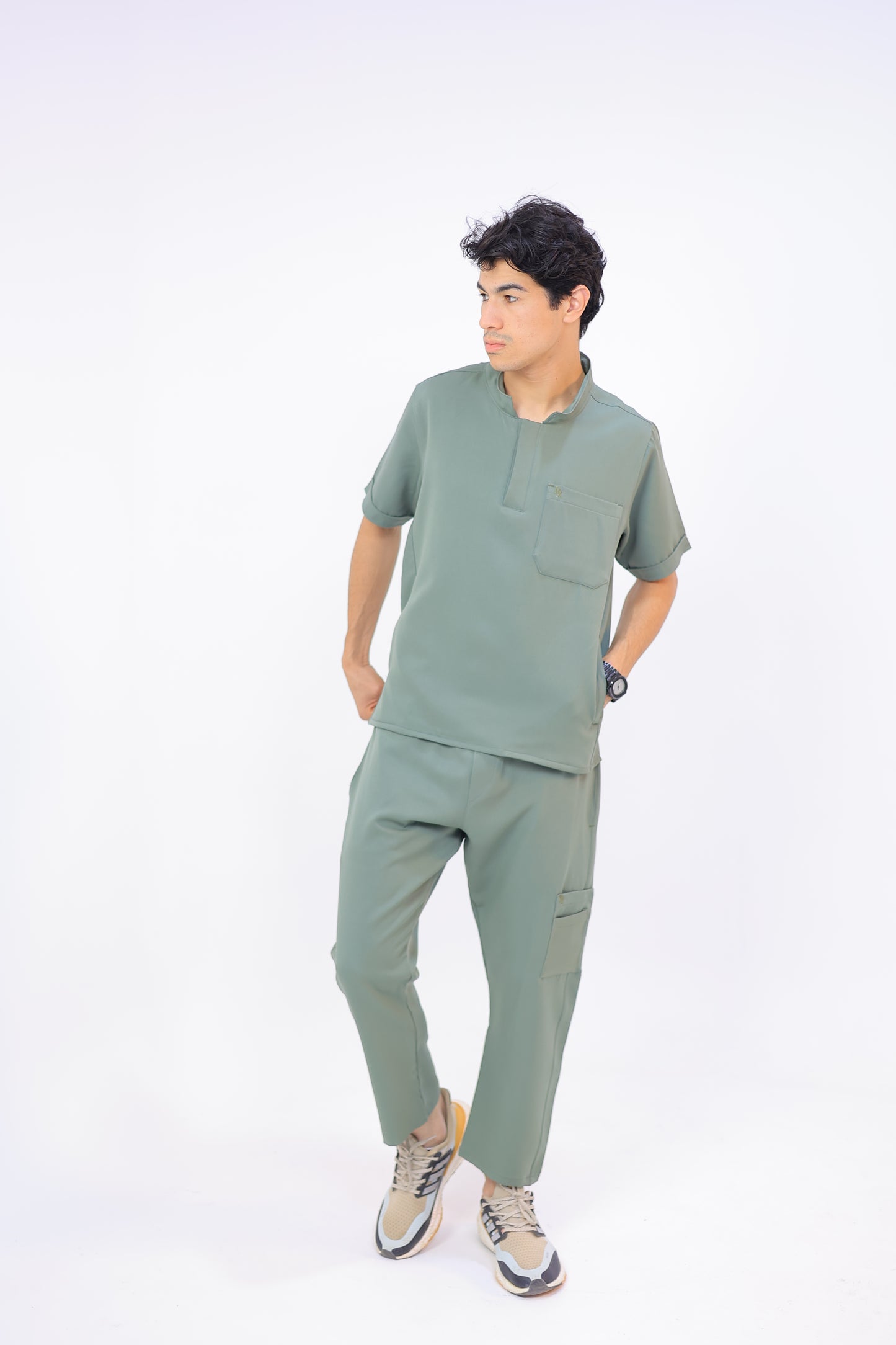 Boxy fit Half-collar scrub