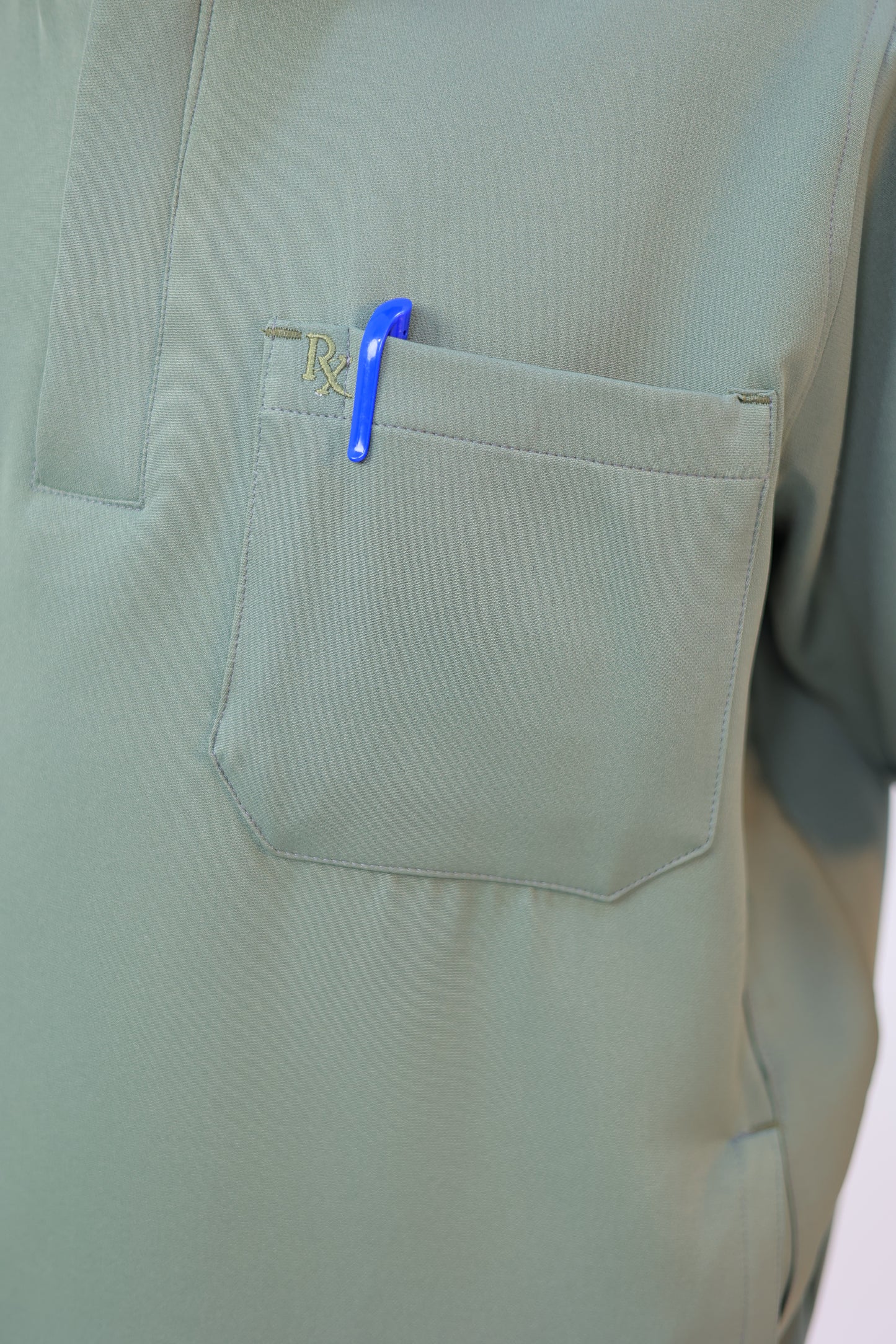 Boxy fit Half-collar scrub